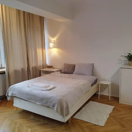 Homestay Pokoje, Na Wlochach, Ul. Nieduza Warsaw